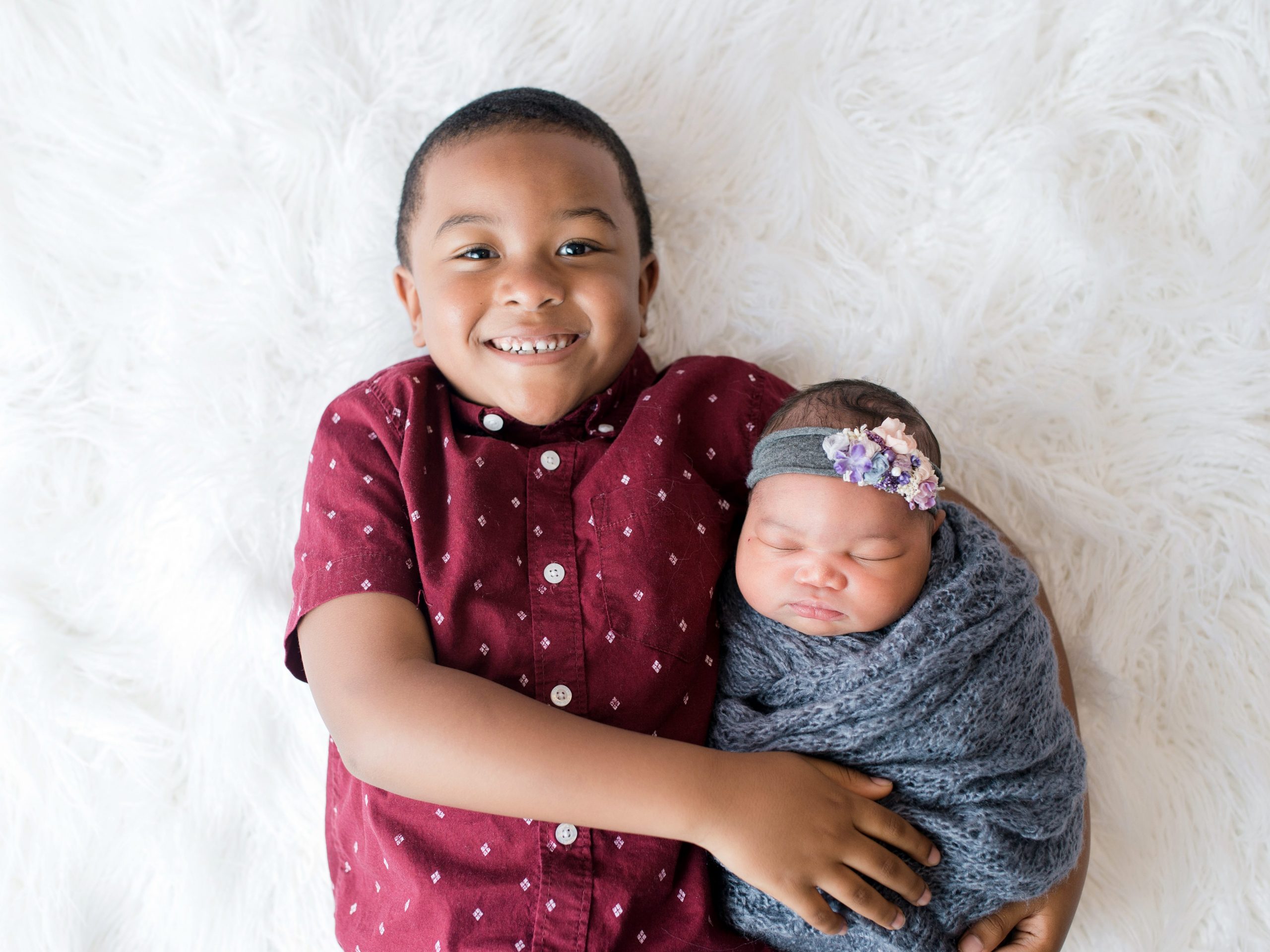 studio-newborn-session-with-older-sibling